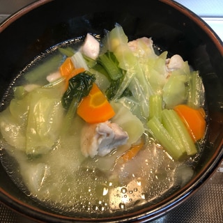 鶏肉のダシが美味しい♪鶏肉と野菜の塩スープ^_^